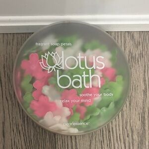 Pearlessence Lotus Bath Fragrant Soap Petals -NWT